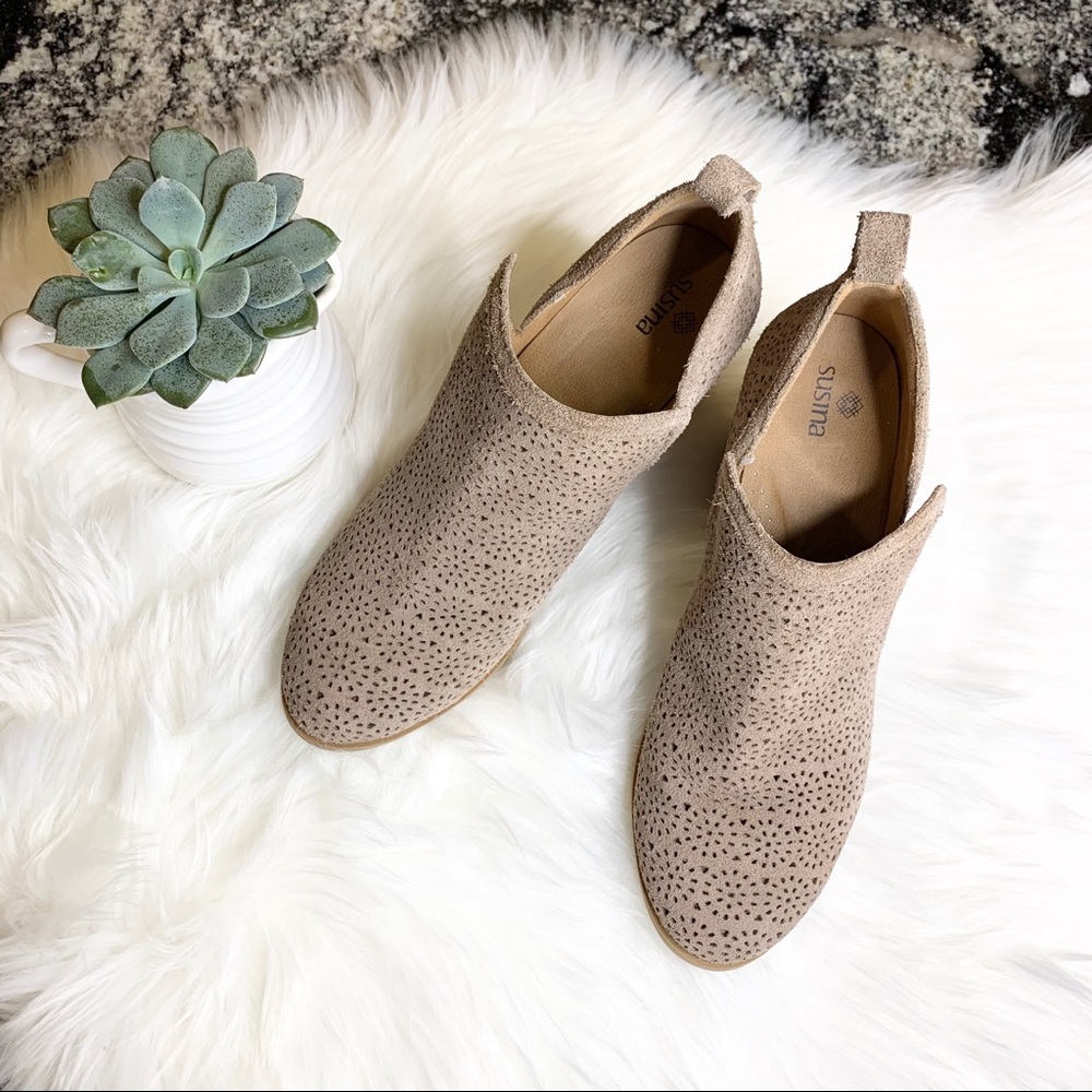 SUSINA Camden Perforated Taupe Suede Booties 8.5 - Picture 2 of 7